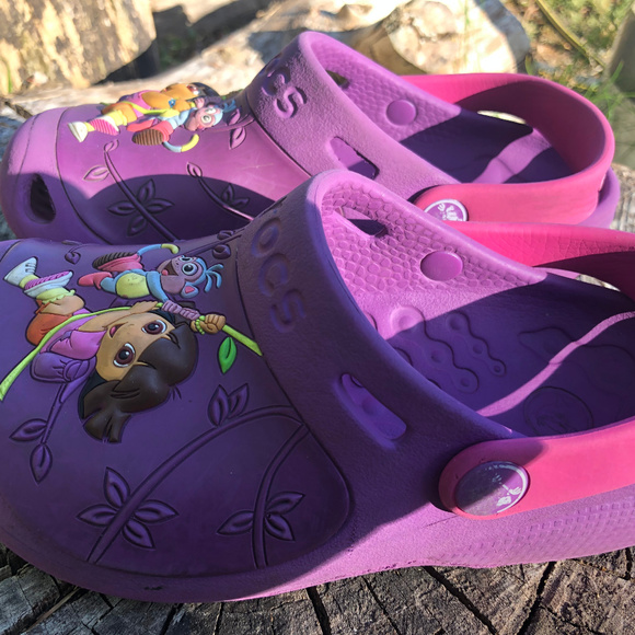 dora crocs